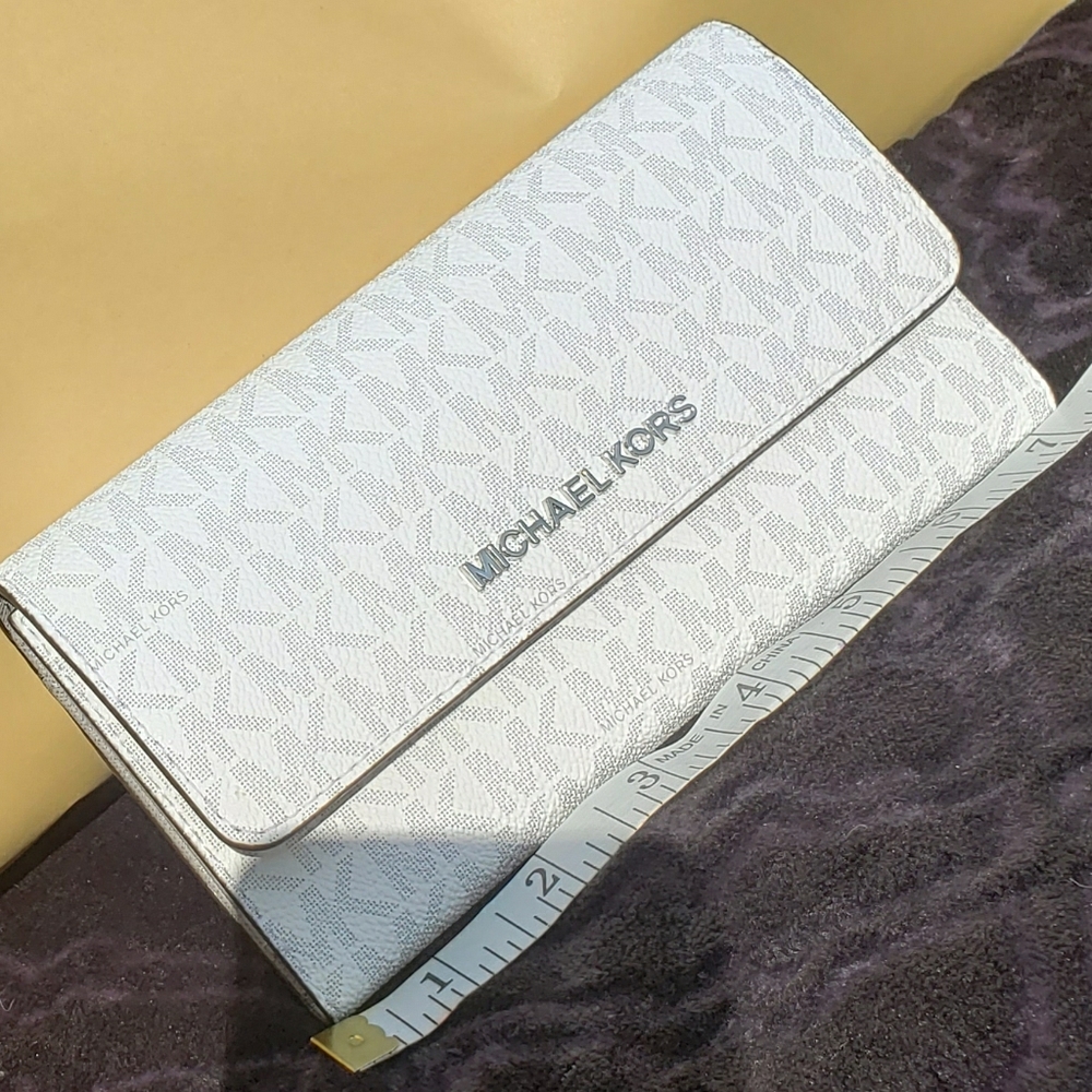 NWT MK Michael Kors Authentic White Wallet